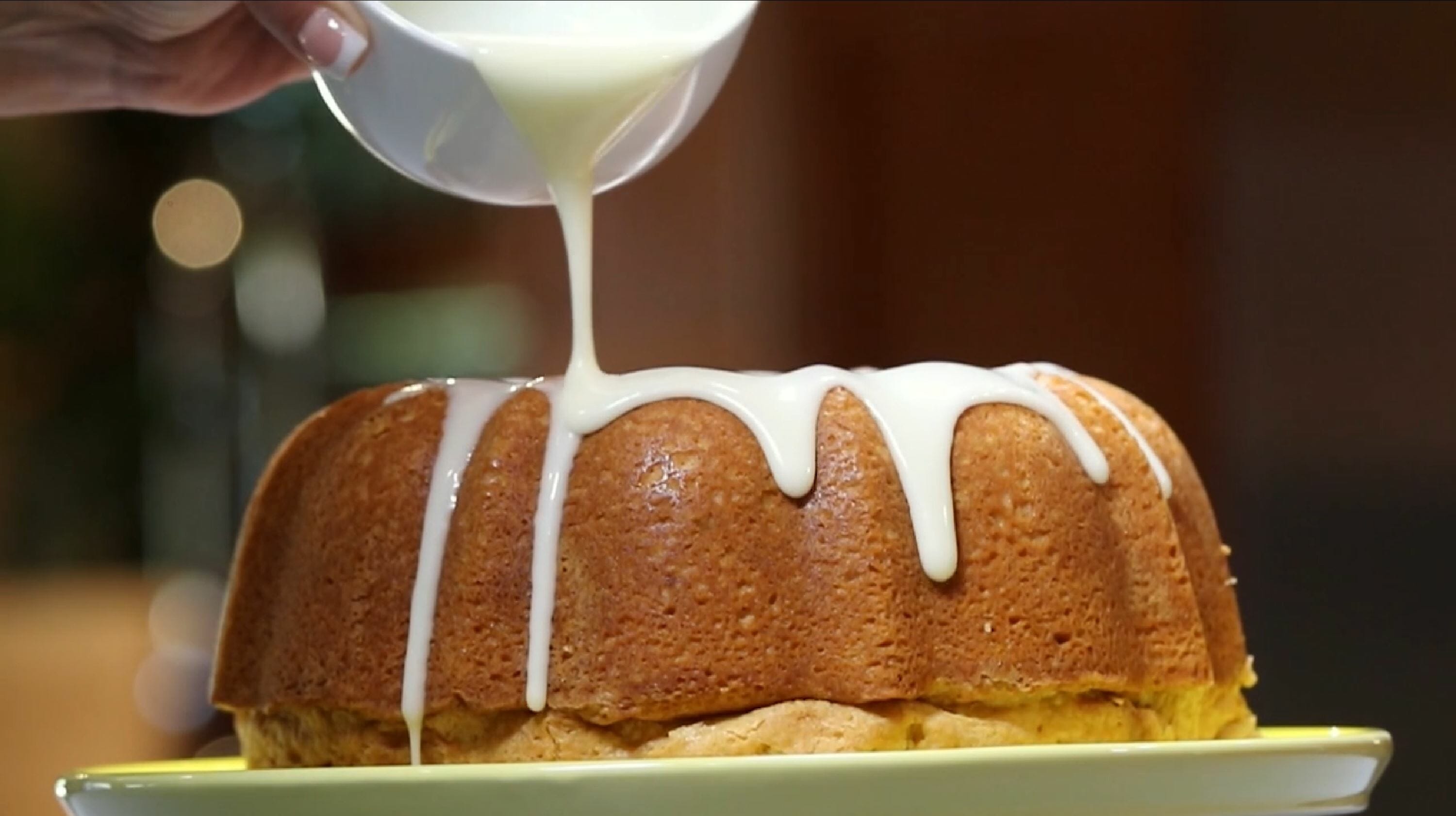 Sour Cream Pound Cake - Tanya's Kitchen